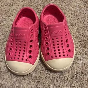 Pink Native “Jefferson” size 4. Great condition!